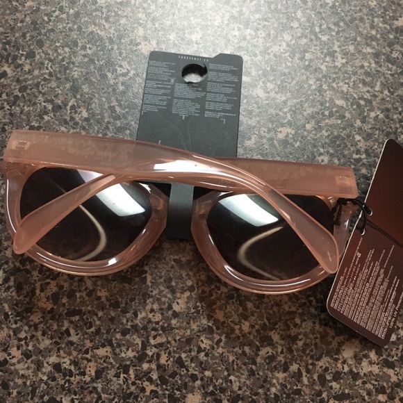 Sun glasses - Picture 2 of 2